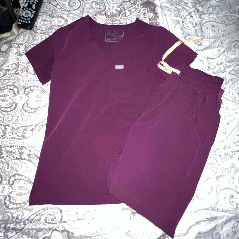 FIGS Deep Purple Scrub Set